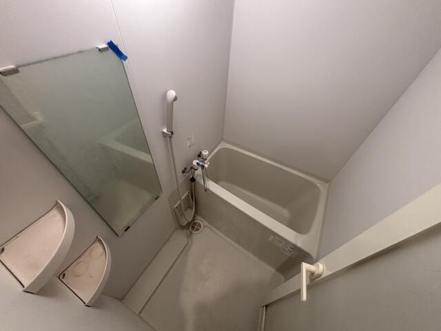 バス・シャワールーム　※同物件・反転タイプの写真です。