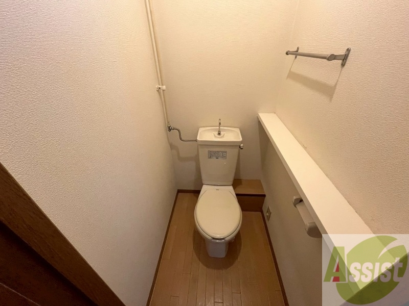 トイレ　こちらはトイレです。清潔感があり、安心して使用できます。