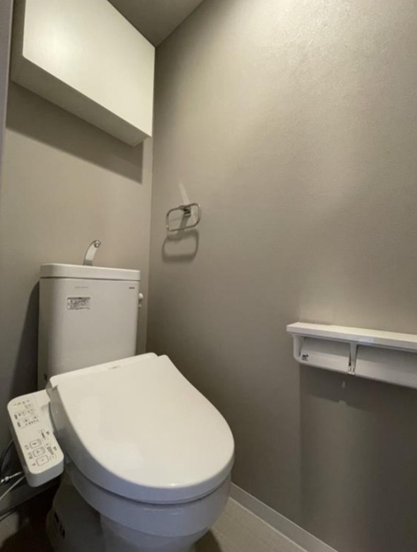 トイレ　ウォシュレットつき