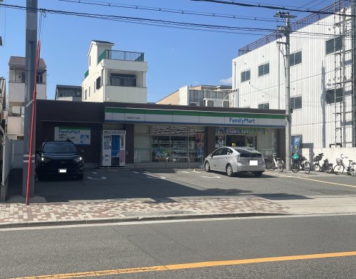 コンビニ　ファミリーマート 東田辺三丁目店（コンビニ）まで261m