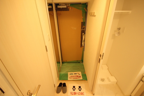 玄関　※別号室の写真です