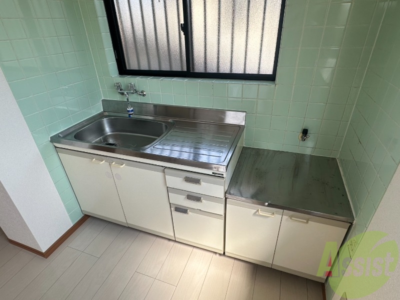 キッチン　キッチンは作業台もあり広めなので使いやすそうですね。