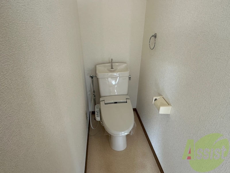 トイレ　トイレはウォシュレット機能付きです。安心して使用できますね。
