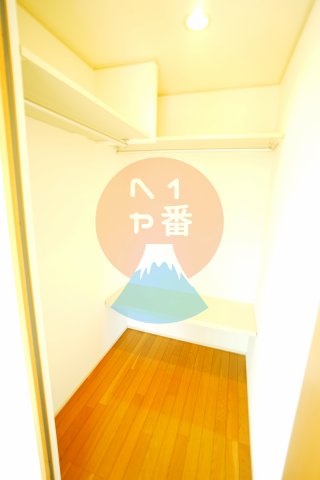 収納　うれしいウォークインクローゼット付き　※参考写真です