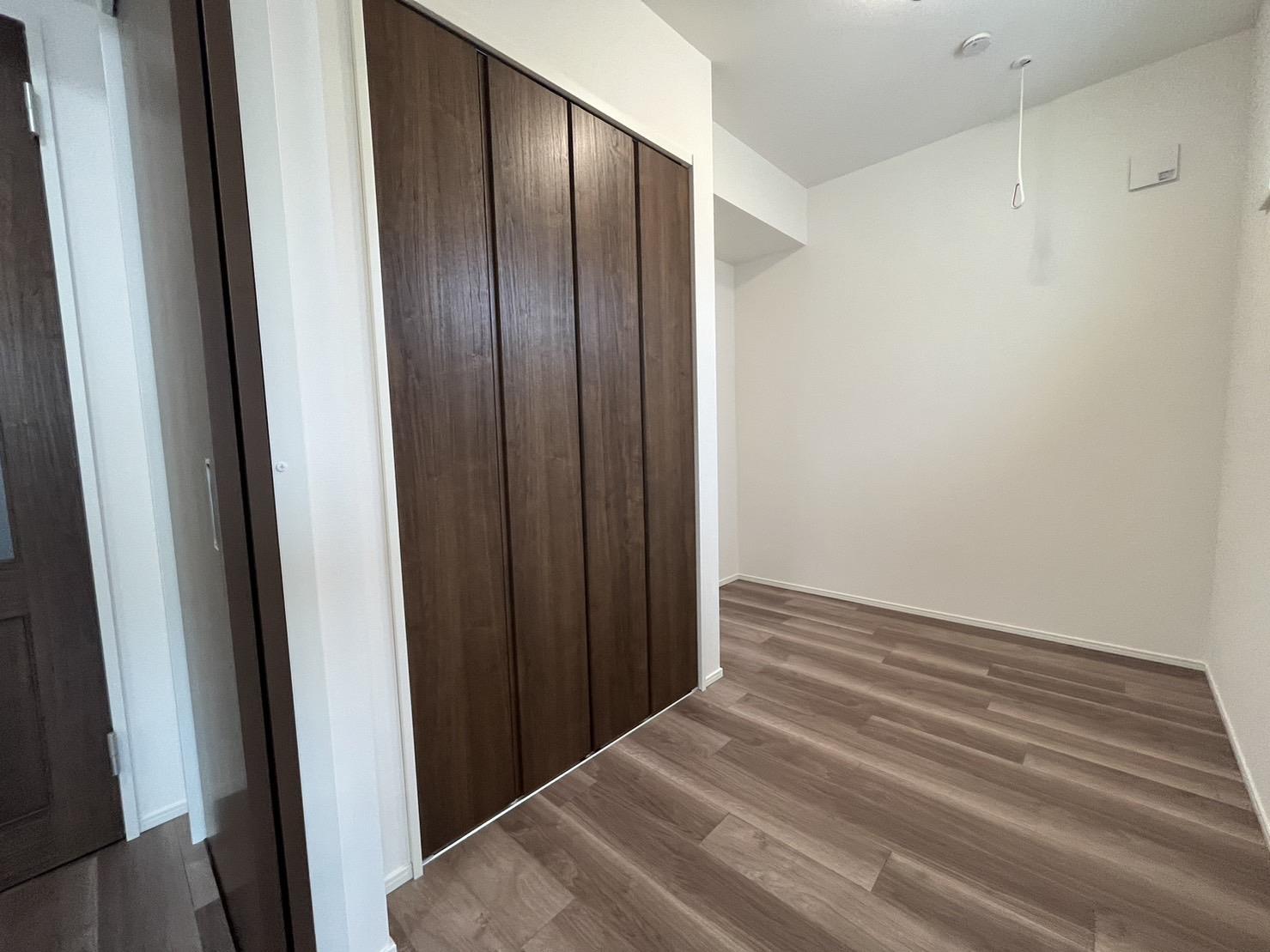 その他部屋・スペース　洋室3.3帖はクローゼット付きでお部屋をすっきり使えます♪