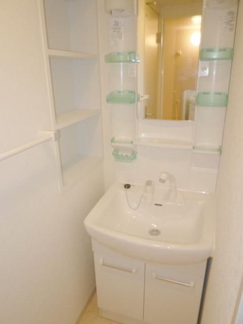 洗面設備　★朝の支度に便利な独立洗面台付です★