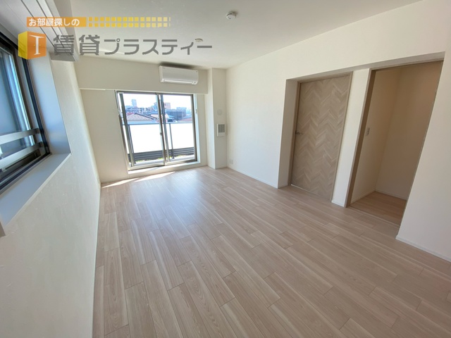 居室・リビング　明るいリビングで家族団らん