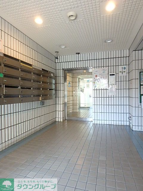 エントランス　落ち着いたエントランスです