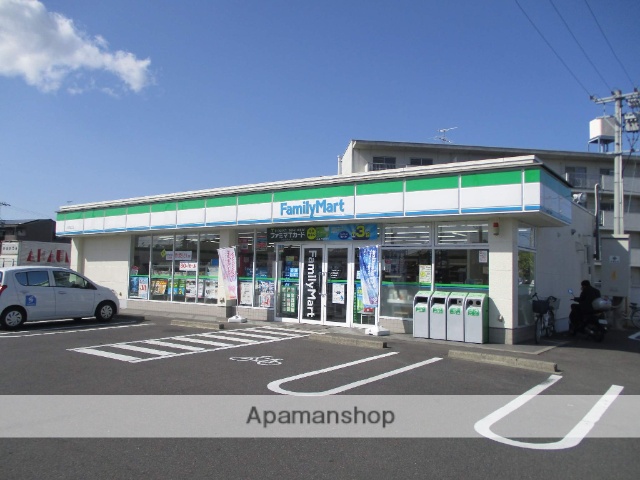 コンビニ　ファミリーマート（コンビニ）まで1041m