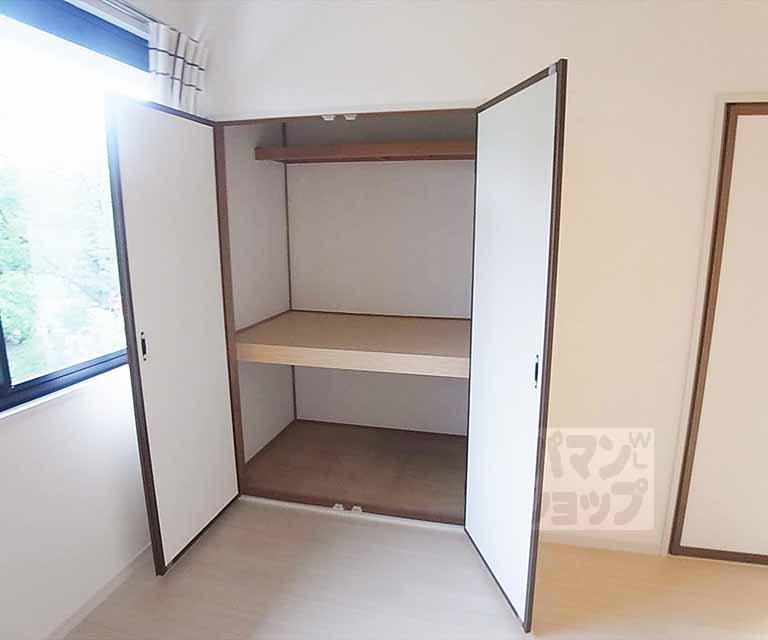 収納　広々した押入れ