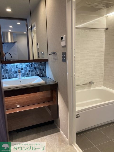 バス・シャワールーム　※写真は同タイプ住戸です。