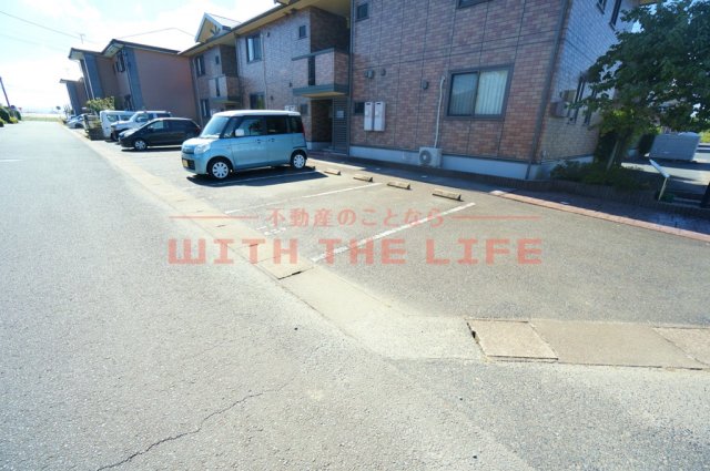 駐車場　駐車場に車を止められます