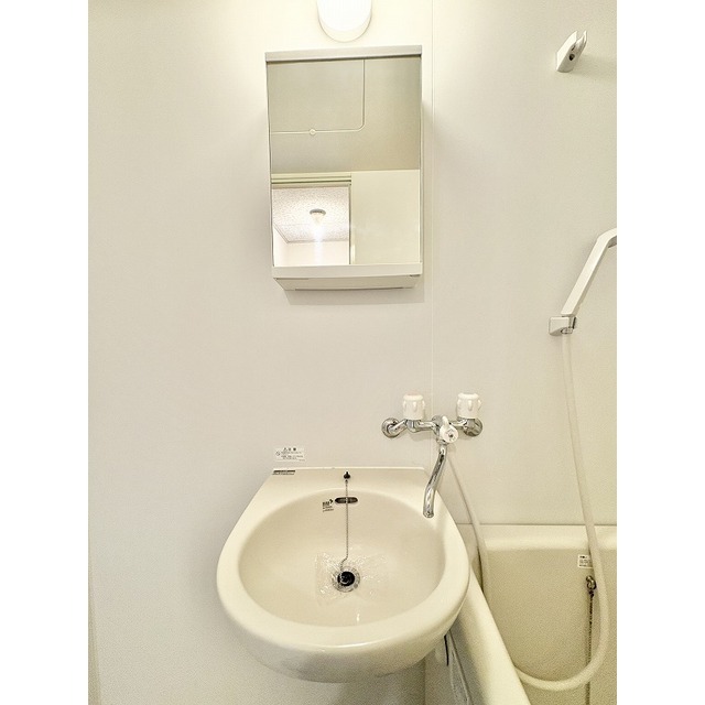 洗面設備　浴室と一緒