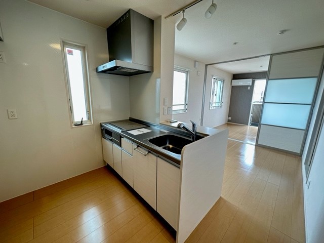 キッチン　別部屋参考写真です