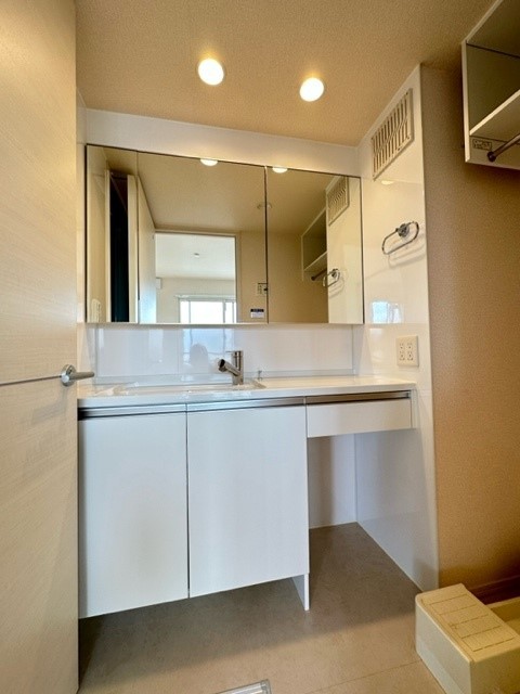 洗面設備　別部屋参考写真です