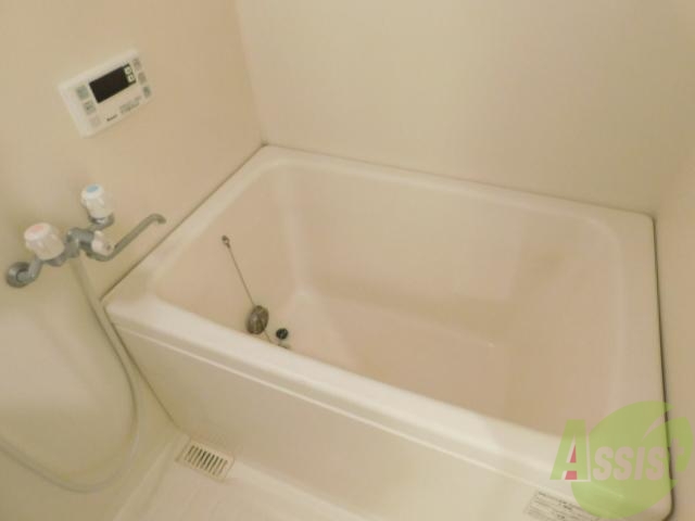 バス・シャワールーム　真っ白お風呂！ゆったりお風呂です