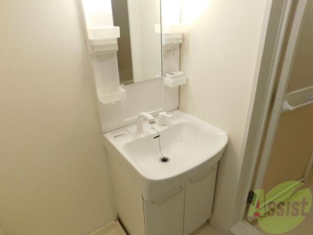 洗面設備　独立洗面台シャンプードレッサーつきです