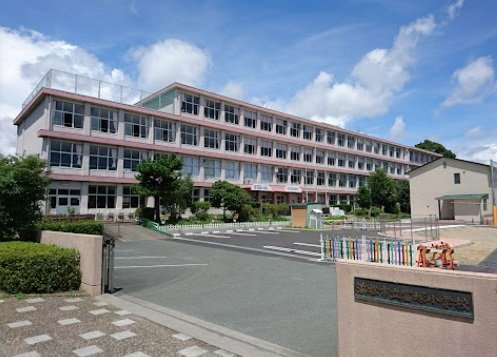 小学校　浜松市立富塚小学校（小学校）まで1300m