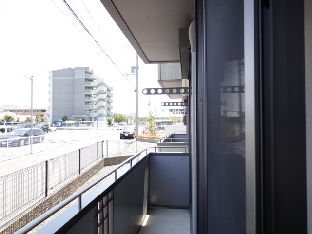 バルコニー　横に広いベランダです。