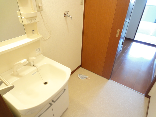 洗面設備　脱衣所も広いです。