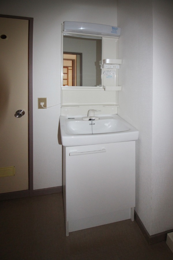 洗面設備　洗面化粧台シャンプードレッサー