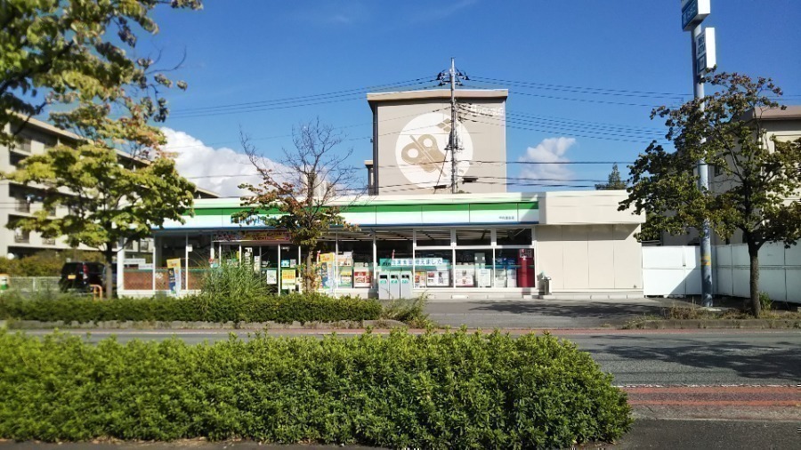 コンビニ　ファミリーマート甲府里吉店（コンビニ）まで430m