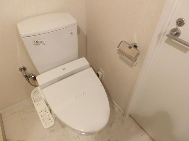 トイレ　★うれしい洗浄便座付です★