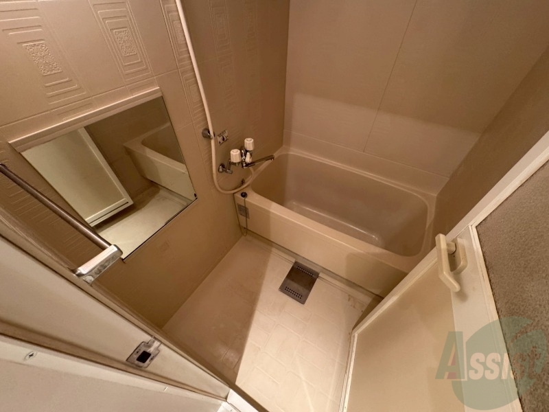 バス・シャワールーム　ユニットバスです。疲れを癒すのに欠かせませんね！