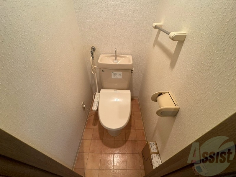 トイレ　こちらはトイレです。清潔感があり、安心して使用できます。