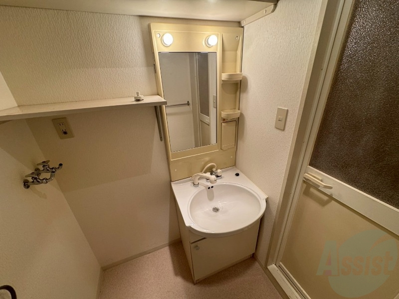 洗面設備　ユニットバス内の洗面台です。朝の身支度もスムーズです。