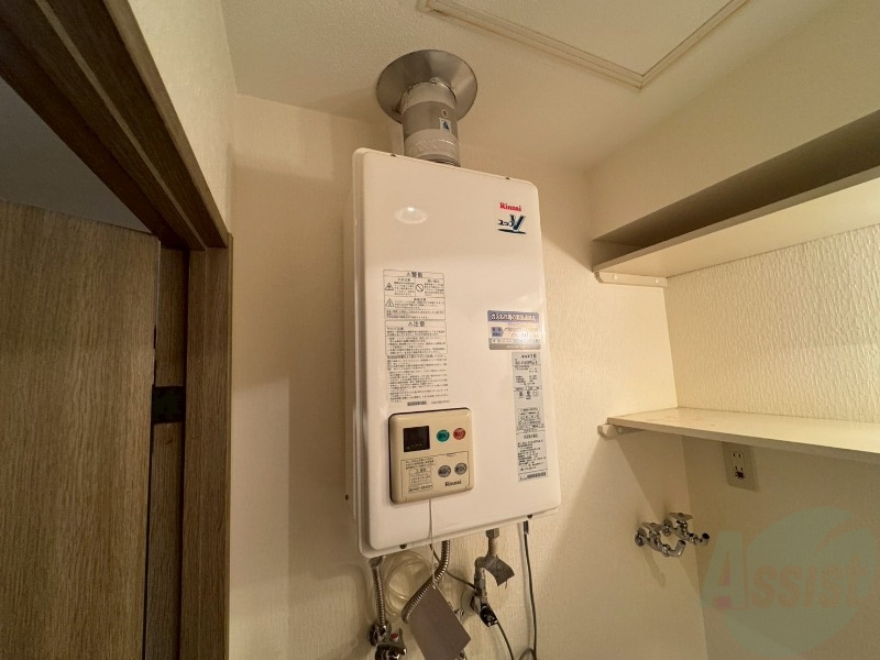 その他設備　給湯器は簡単操作で温度調整ができますよ。