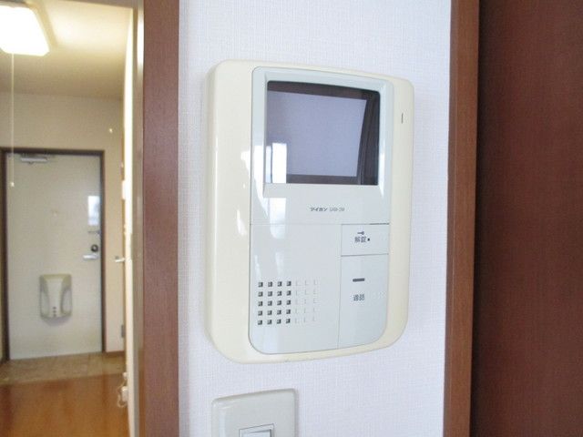 セキュリティ　★モニタ付インターホンなので応対も安心です★