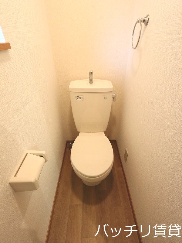 トイレ　画像は同型イメージの為、現況を優先いたします。