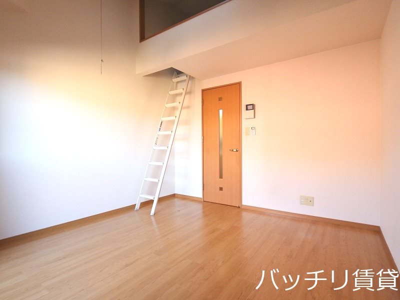 居室・リビング　画像は同型イメージの為、現況を優先いたします。