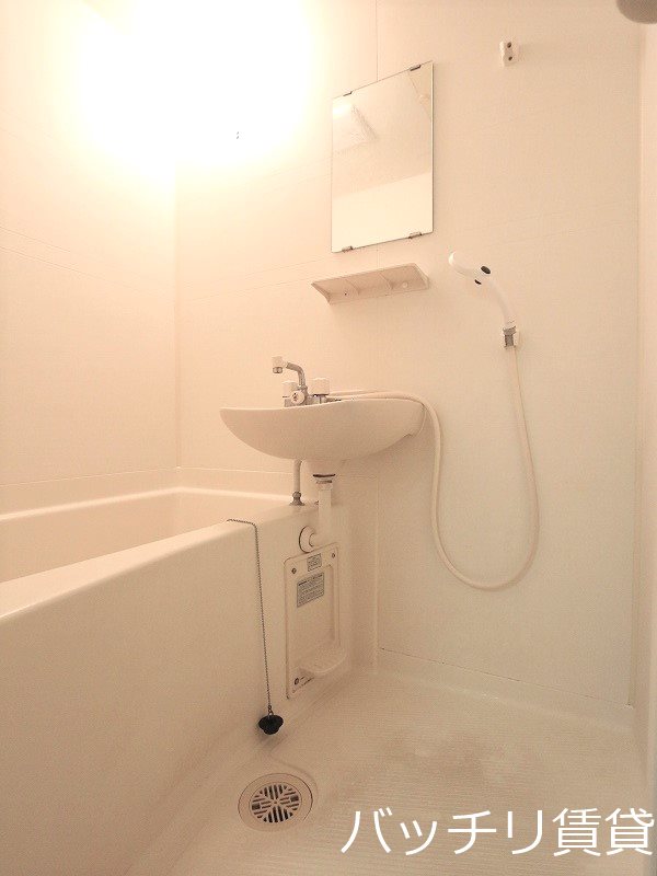 バス・シャワールーム　画像は同型イメージの為、現況を優先いたします。