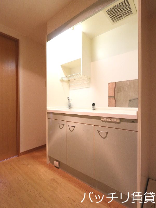 キッチン　画像は同型イメージの為、現況を優先いたします。