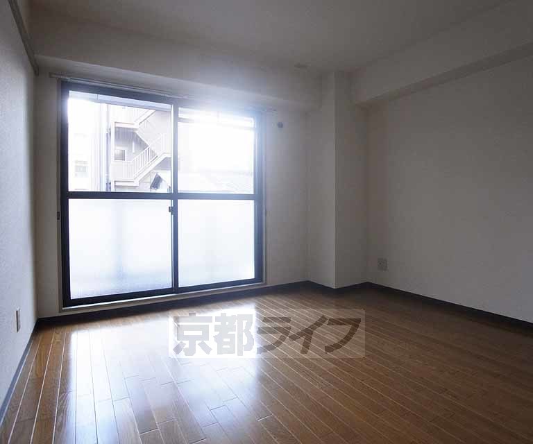 居室・リビング　１ＤＫのゆったりした室内です。