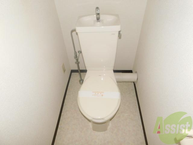トイレ　洋式タイプのトイレです。