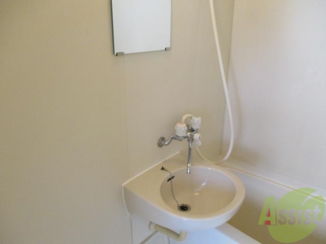 洗面設備　鏡つきの洗面