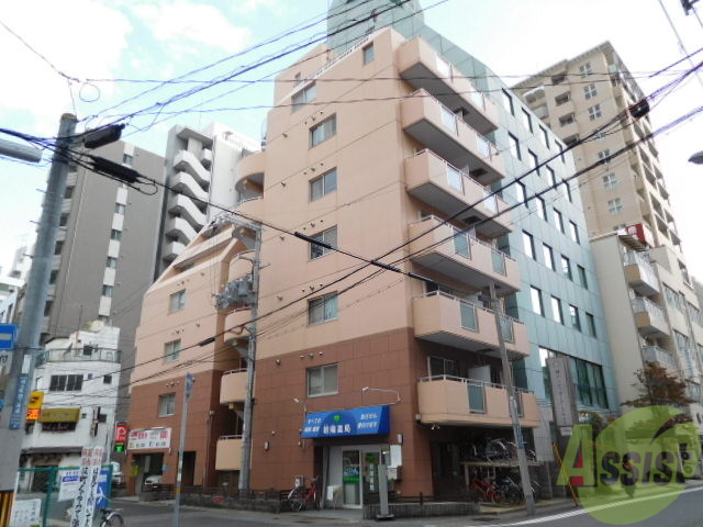 建物外観　タイル張りでとっても綺麗な建物です