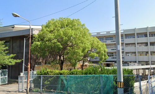 中学校　坂出市立坂出中学校（中学校）まで2370m