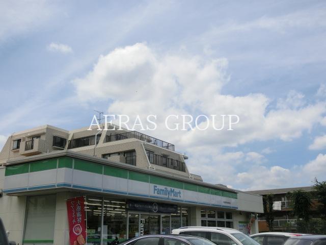 コンビニ　ファミリーマート世田谷教育会館前店（コンビニ）まで103m