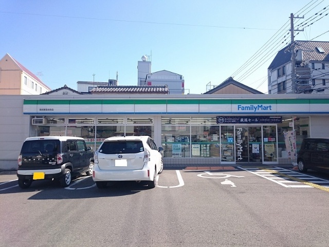 コンビニ　ファミリーマート高知南宝永町店（コンビニ）まで942m
