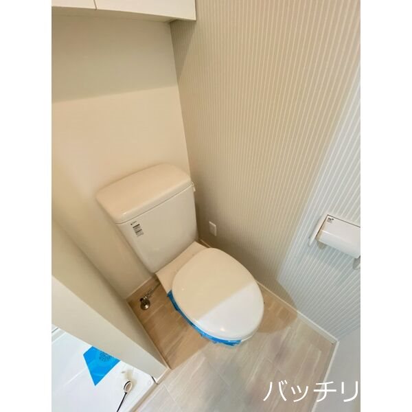 トイレ　別号室タイプの為、現状を優先致します。