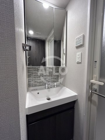 洗面設備　エスリードレジデンス ザ・グラン大阪ノア　洗面台