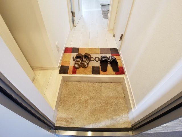 玄関　同シリーズ物件のモデルルームになります