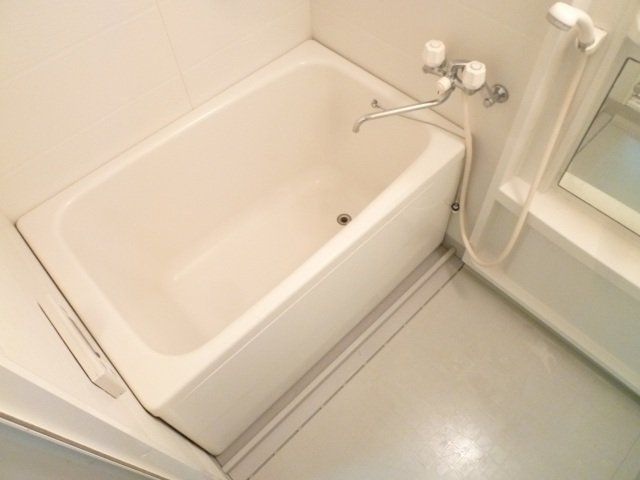 バス・シャワールーム　バスルームです。