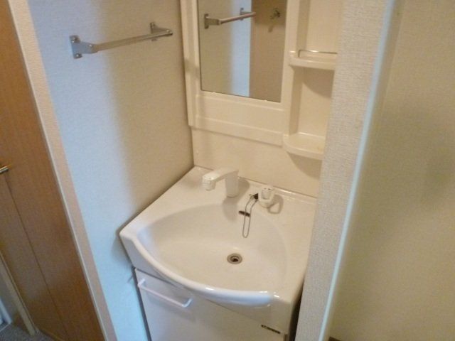 洗面設備　シャンプードレッサーの独立洗面台です。