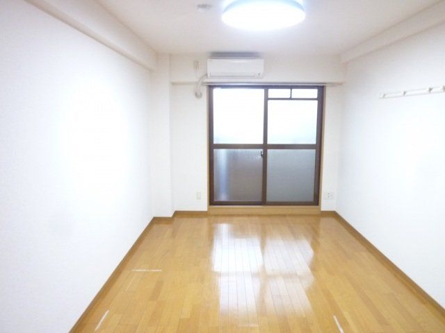 居室・リビング　広々9.5帖の洋室です。