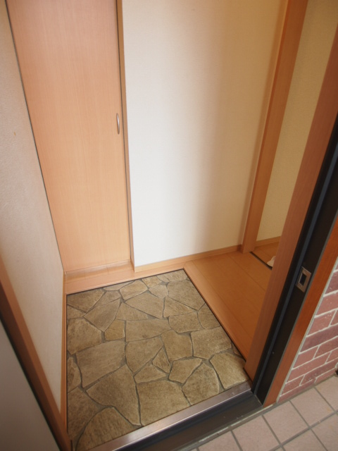 玄関　シューズボックス完備の玄関ホール　※別部屋参考